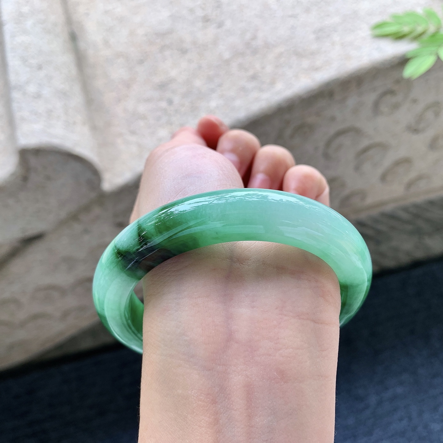 正圈59 60 圈口60/12.5/10 编码WW092545 细糯辣绿，水润，种老，细腻，无裂