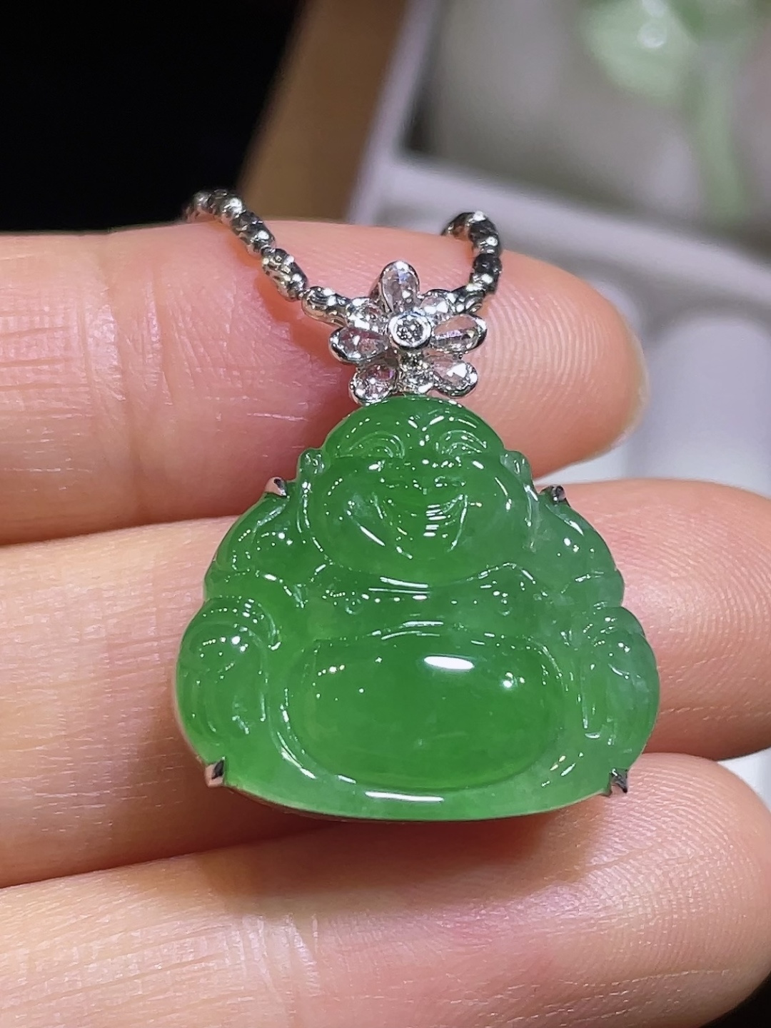 ️天然缅甸翡翠A货满绿佛公吊坠18k金镶嵌钻石细腻水灵实拍接近，25.5-20.9-8.5
