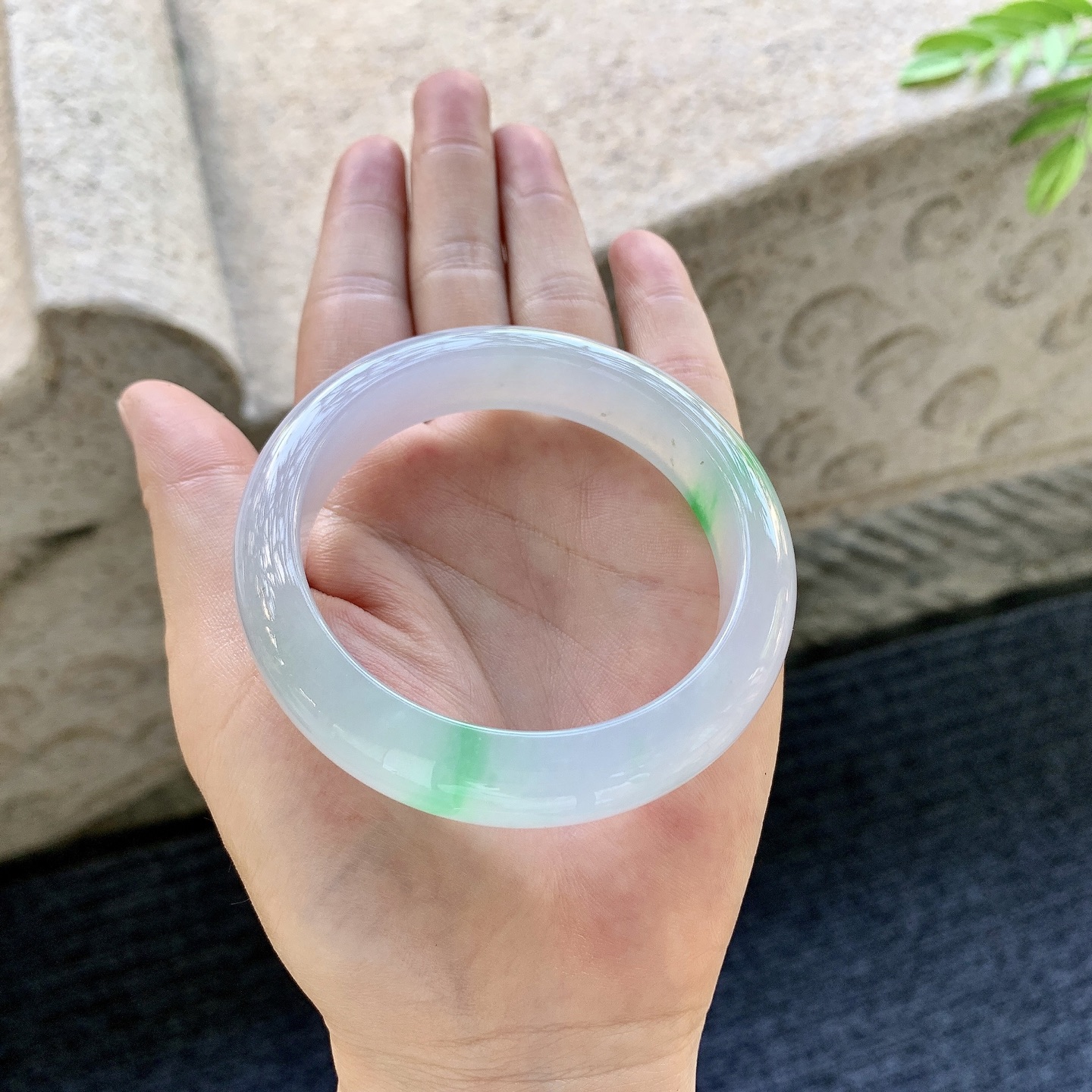 正圈54 55 圈口55.5/13/8.8 编码H6092822 冰糯飘绿，水润，种老，细腻，打灯有棉线