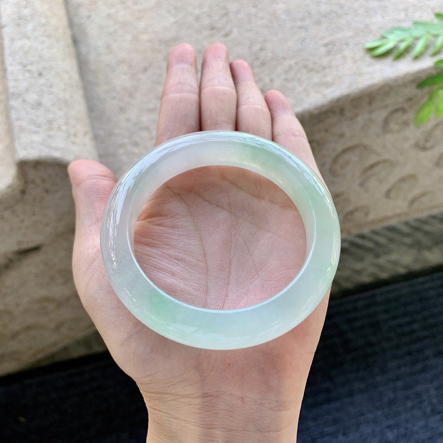 正圈55 56 圈口56.2/12.2/9.5 编码BA092614 冰糯飘绿，水润，种老，细腻，有