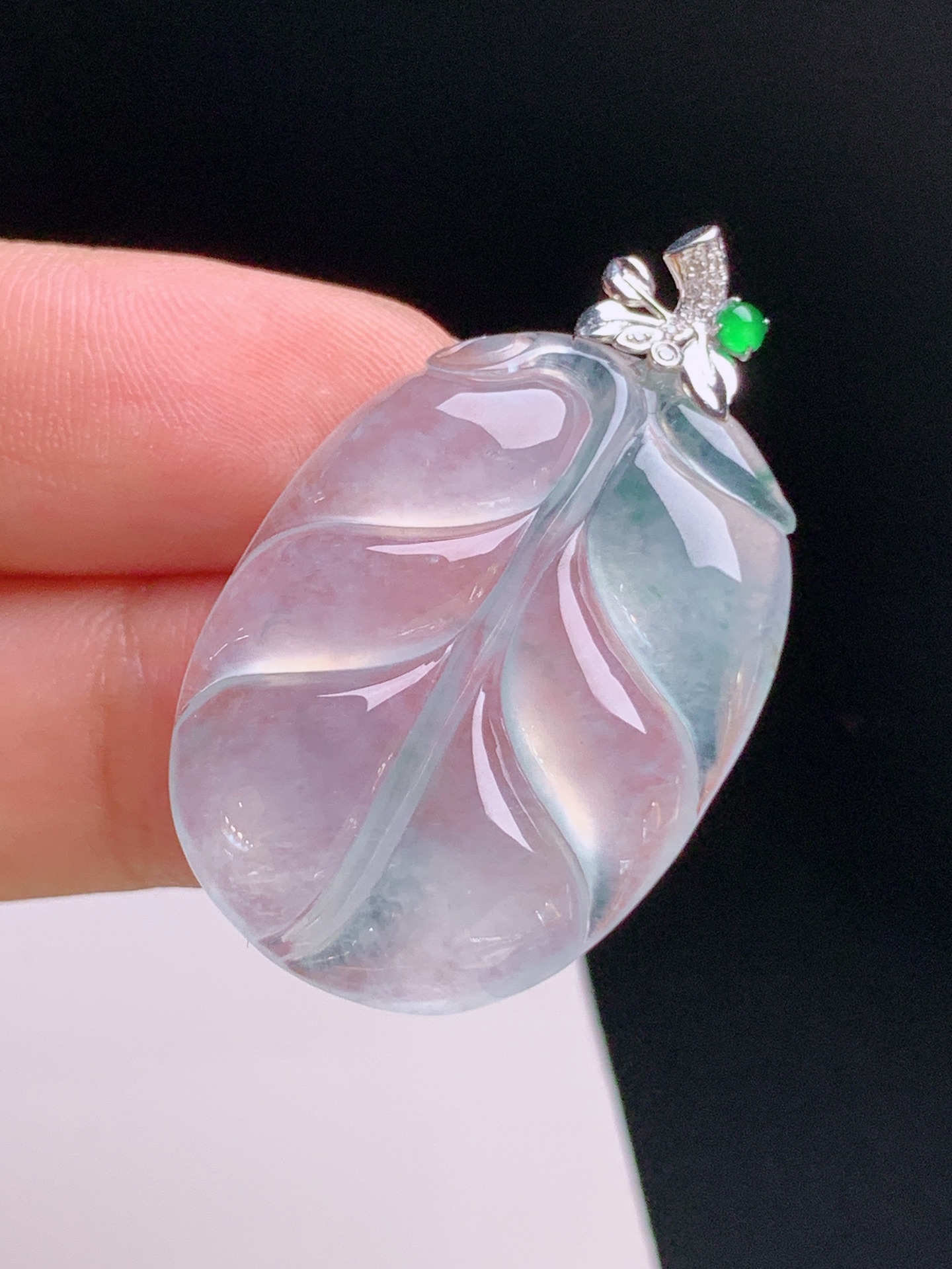 ️ 冰种树叶吊坠，清透起荧，绿蛋点缀 裸石30-22.6-4.2 整体37 080924