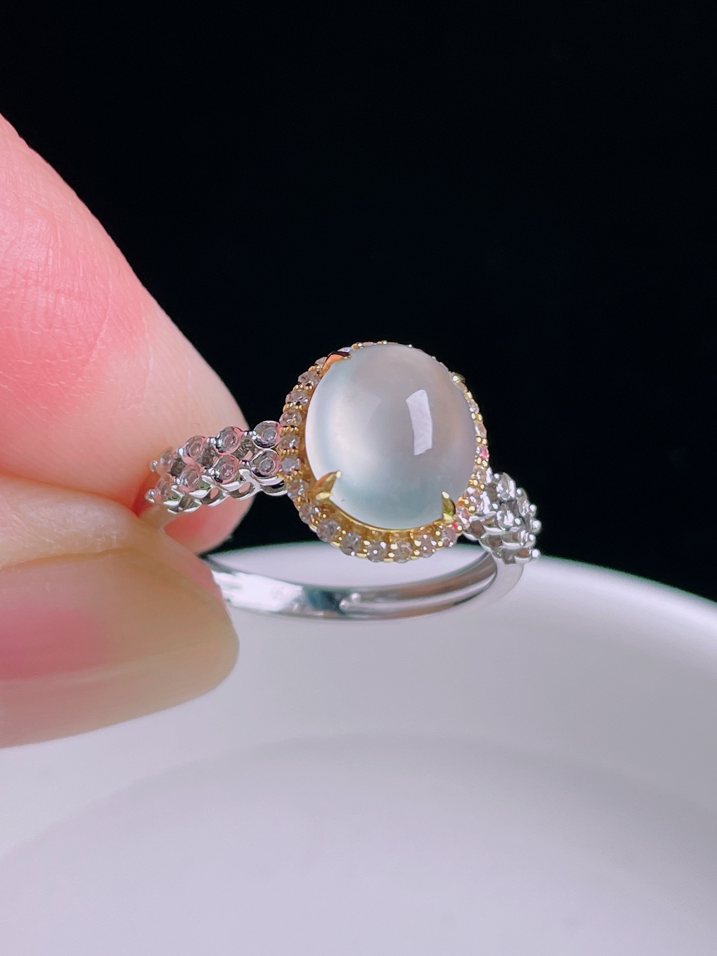 ️戒指，18k镶嵌，老种起光，细底通透，尺寸：裸石9/7.9/3.8mm0927