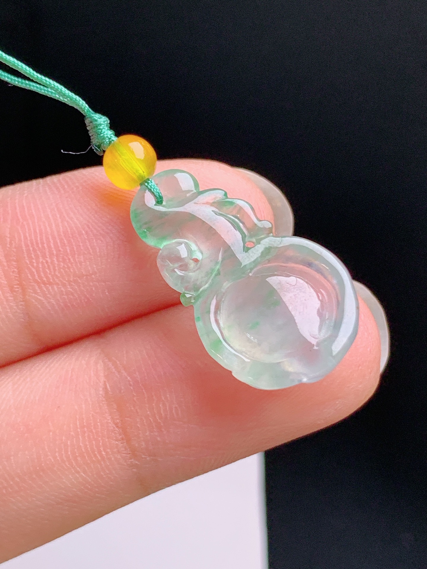 ️ 冰种飘绿玉兰花，飘色灵动，冰感十足，品相精致 裸石22.5-13.1-6.2 49