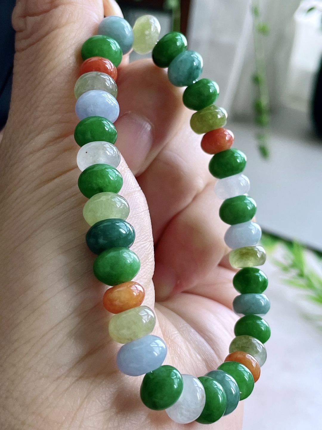 【珠子】冰多宝多彩手串算盘珠手串 【说明】缅甸 性比高 【尺寸】9-5.7mm 【重量】25.7克