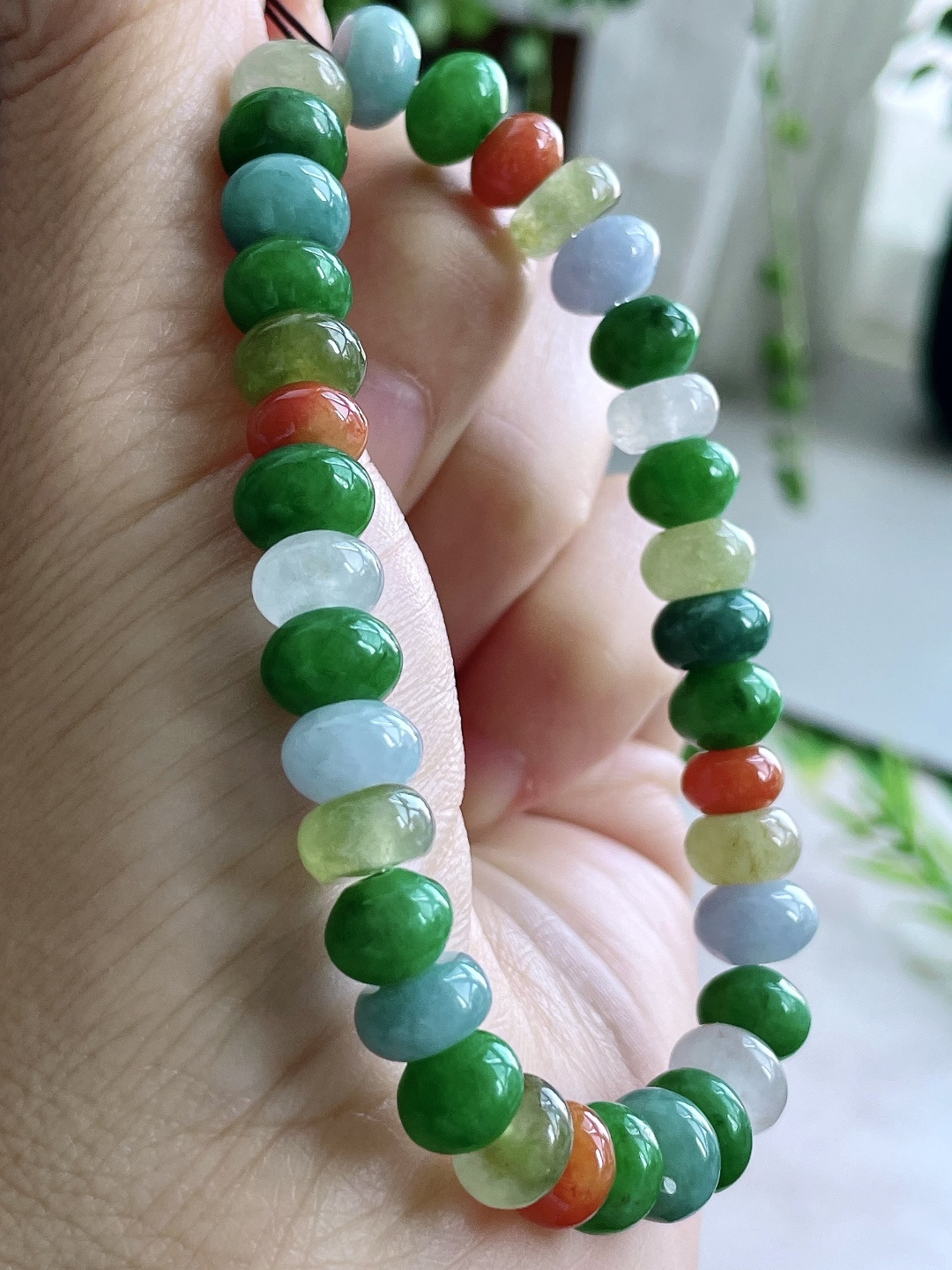 【珠子】冰多宝多彩手串算盘珠手串 【说明】缅甸 性比高 【尺寸】9-5.7mm 【重量】25.7克