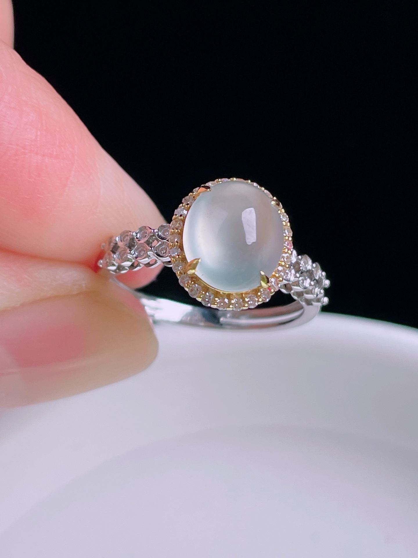 ️戒指，18k镶嵌，老种起光，细底通透，尺寸：裸石9/7.9/3.8mm0927