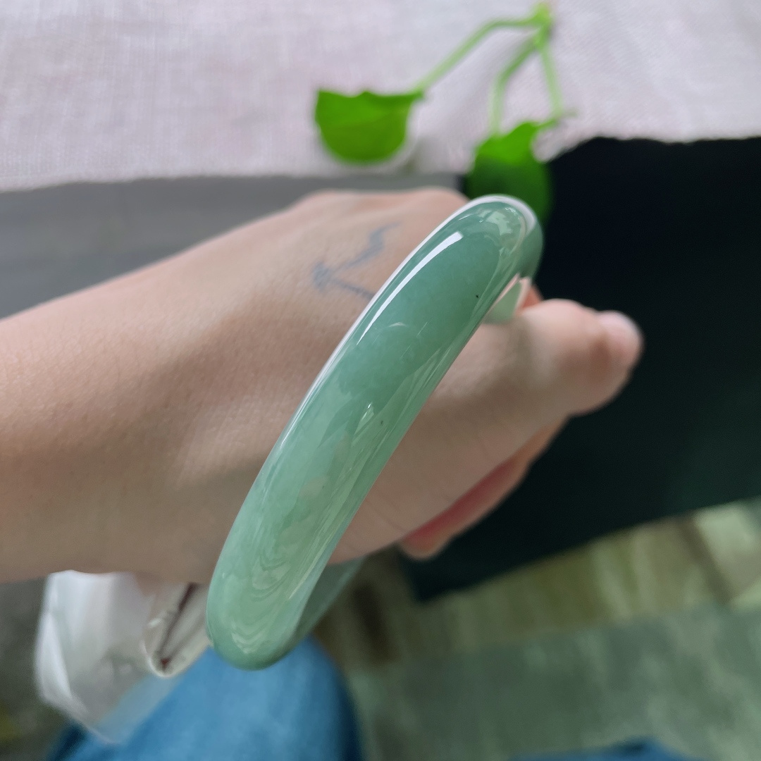 56.8/11.3/9.1，湖水蓝正圈，油绿，肉质细腻干净，沉鱼落雁，晶体纹，ss55112a