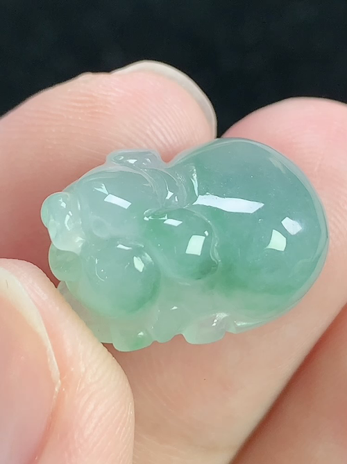 飘花招财猪，无裂，尺寸17-12.2-9.5mm，j27ayd