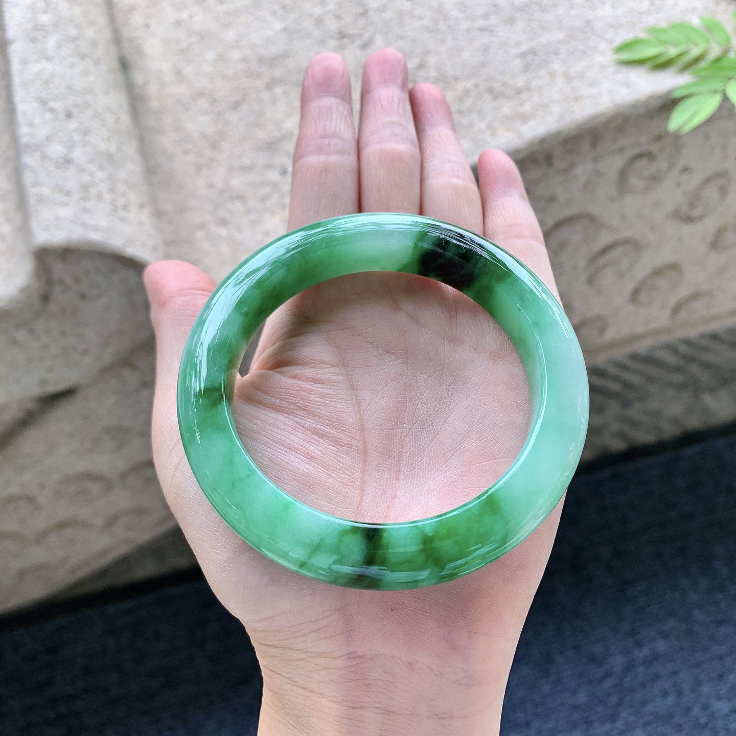 正圈59 60 圈口60/12.5/10 编码WW092545 细糯辣绿，水润，种老，细腻，无裂
