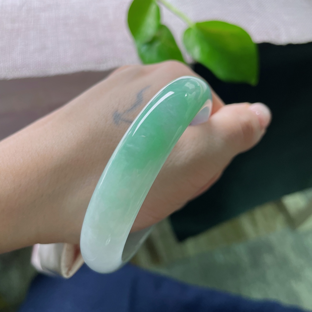 57/12.9/7.5，春彩正圈，紫翠交织错落，不艳不俗，清雅又显贵，越看越有韵味。无裂，ss59832a