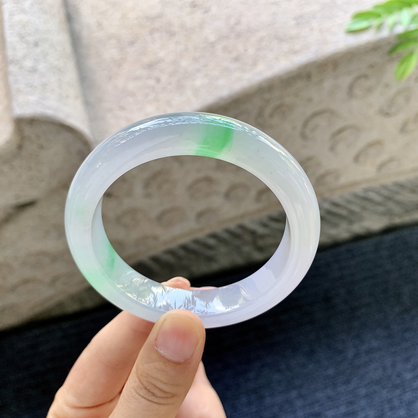 正圈54 55 圈口55.5/13/8.8 编码H6092822 冰糯飘绿，水润，种老，细腻，打灯有棉线