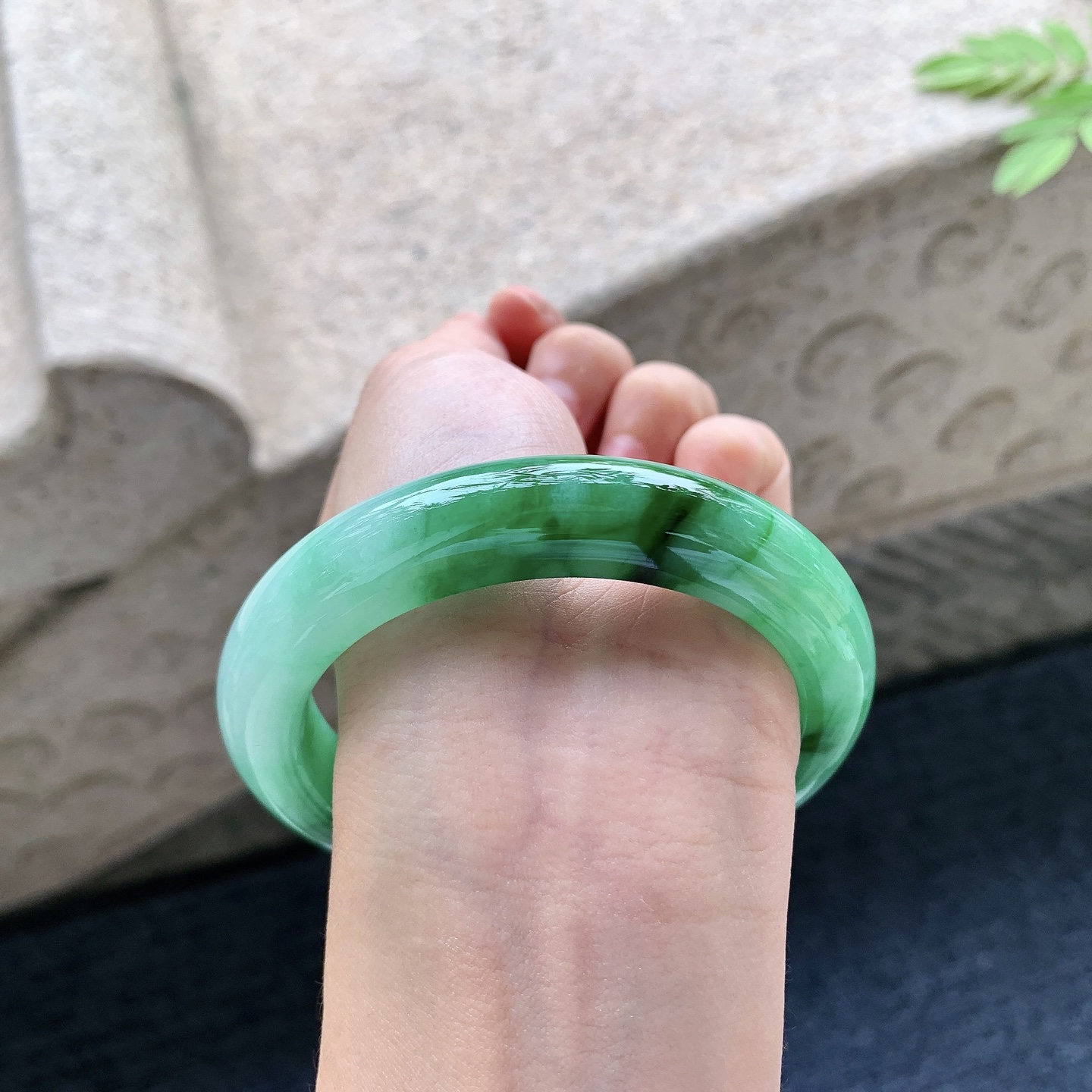 正圈59 60 圈口60/12.5/10 编码WW092545 细糯辣绿，水润，种老，细腻，无裂