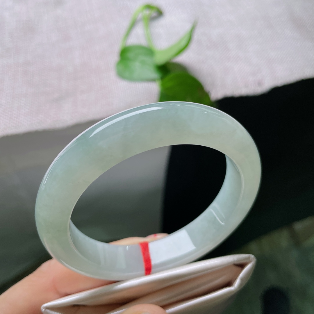 55.6/12.6/9.2，淡绿底正圈，细腻有光泽，清新淡雅，简约温柔显气质，百搭款，棉线，ss59919a
