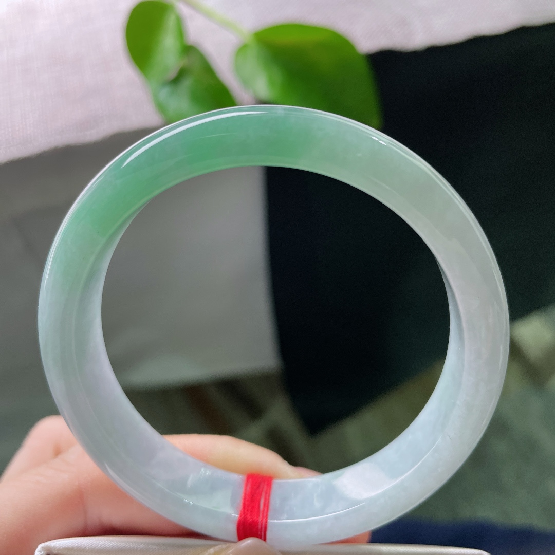 57/12.9/7.5，春彩正圈，紫翠交织错落，不艳不俗，清雅又显贵，越看越有韵味。无裂，ss598