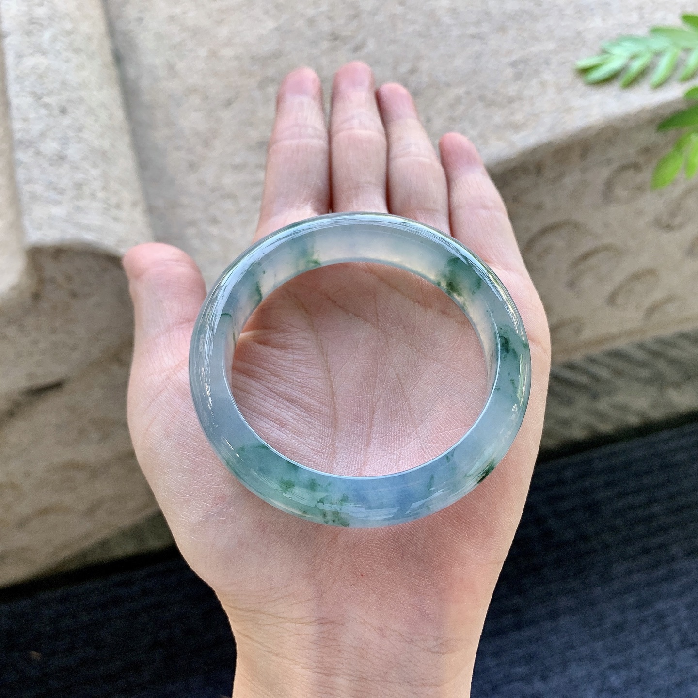 正圈50 51 圈口51.2/12.5/7.7 编码Q5092655 冰糯飘花，水润，种老，细腻，打