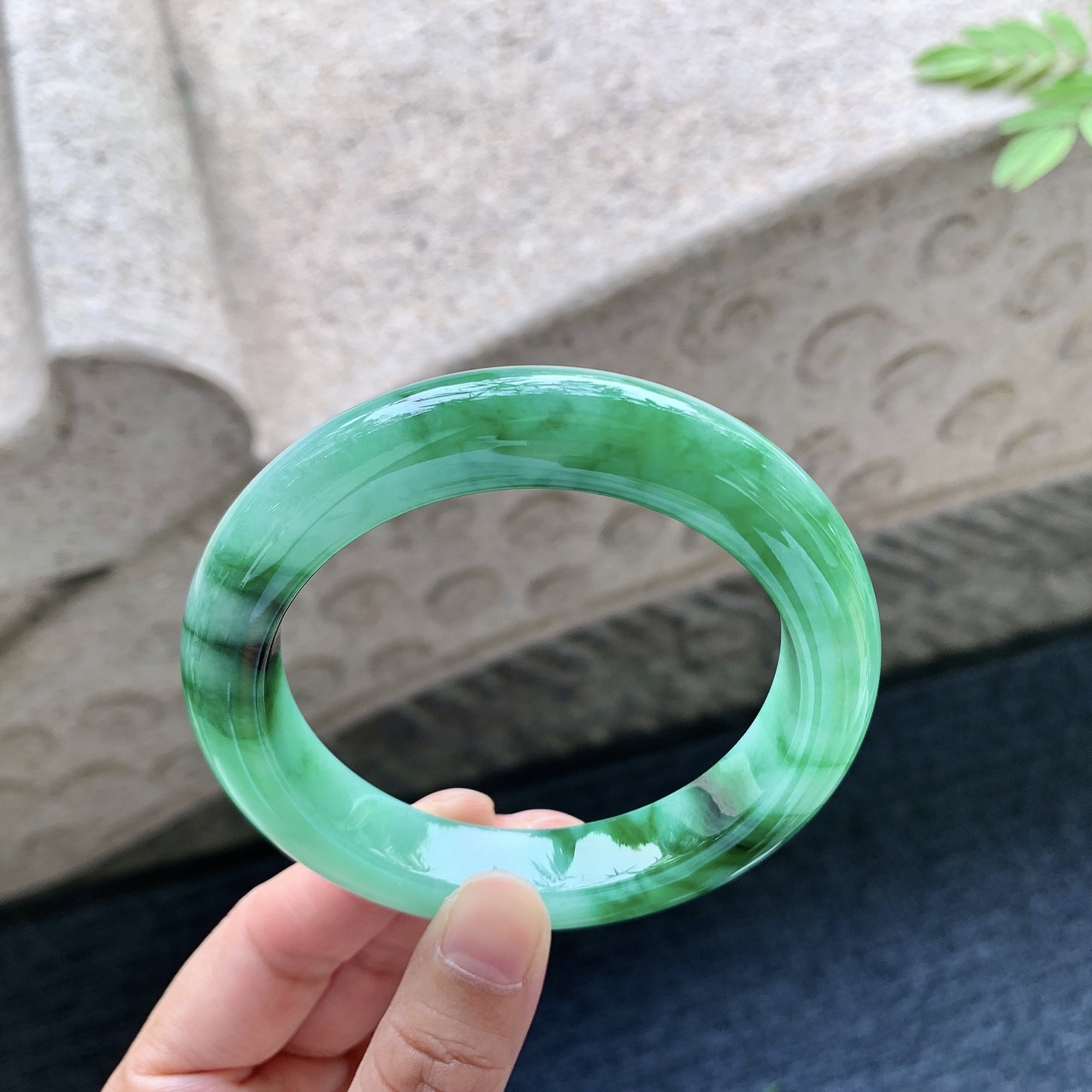 正圈59 60 圈口60/12.5/10 编码WW092545 细糯辣绿，水润，种老，细腻，无裂