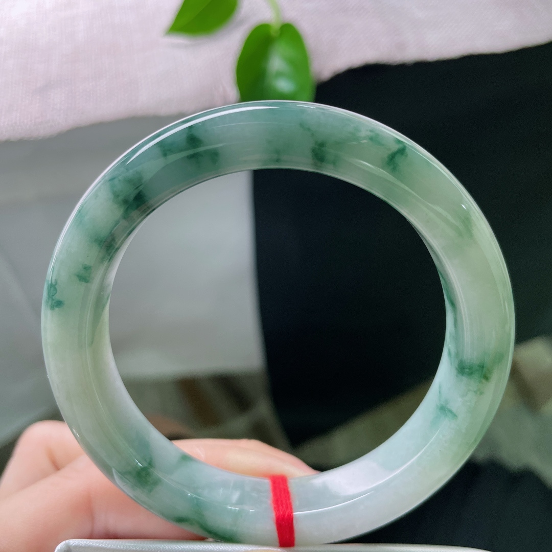 56.4/11.3/9，飘花正圈，步步生花，水润细腻，把星空戴在腕间，无裂，ss59855a