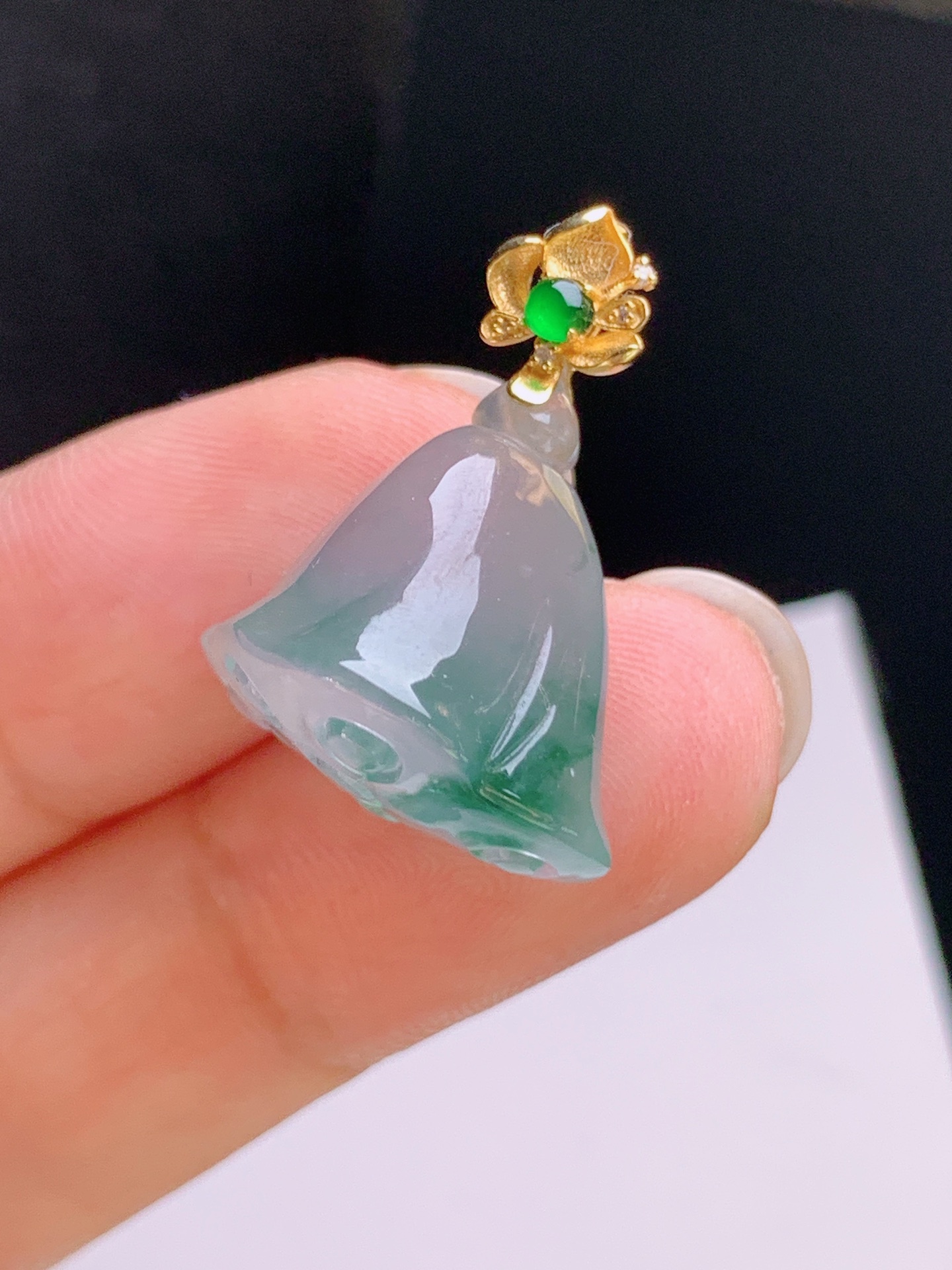 ️ 冰种飘花莲蓬吊坠，18K金镶绿蛋，冰透起光，色泽清新 08