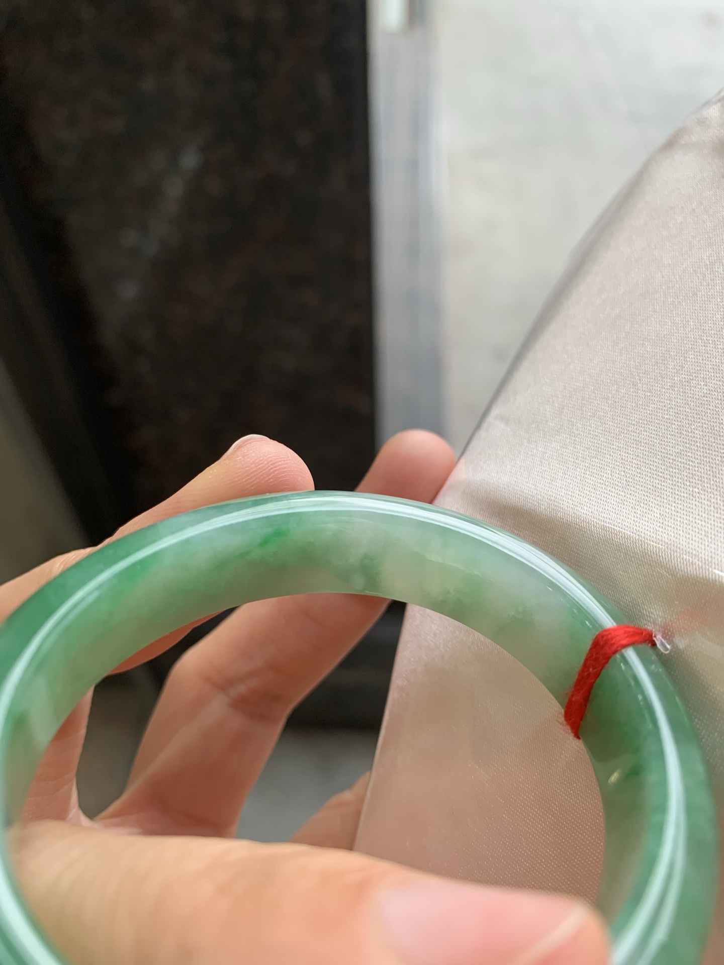 贵妃飘绿 微纹 尺寸：53.2/47/12.7/7.4 细腻