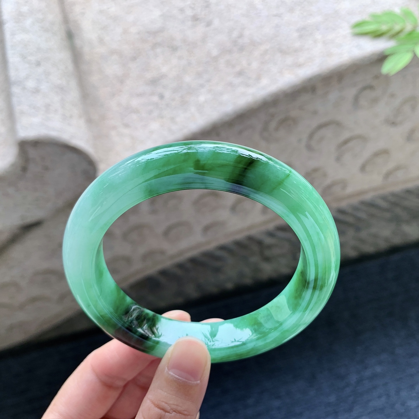 正圈59 60 圈口60/12.5/10 编码WW092545 细糯辣绿，水润，种老，细腻，无裂