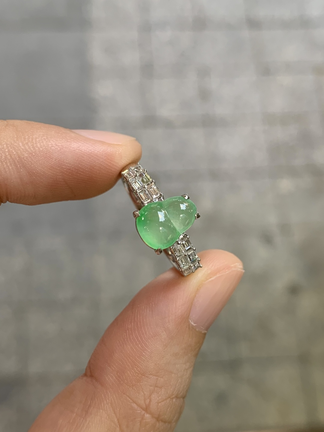 ️冰绿葫芦戒指，无裂 18k金镶嵌，8.9-6.9-2.5