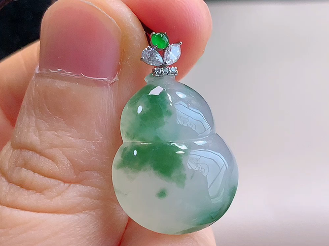 ️ 18K金伴钻葫芦，无裂，尺寸25.2/20.2-16.3-7.5mm，包A附证书