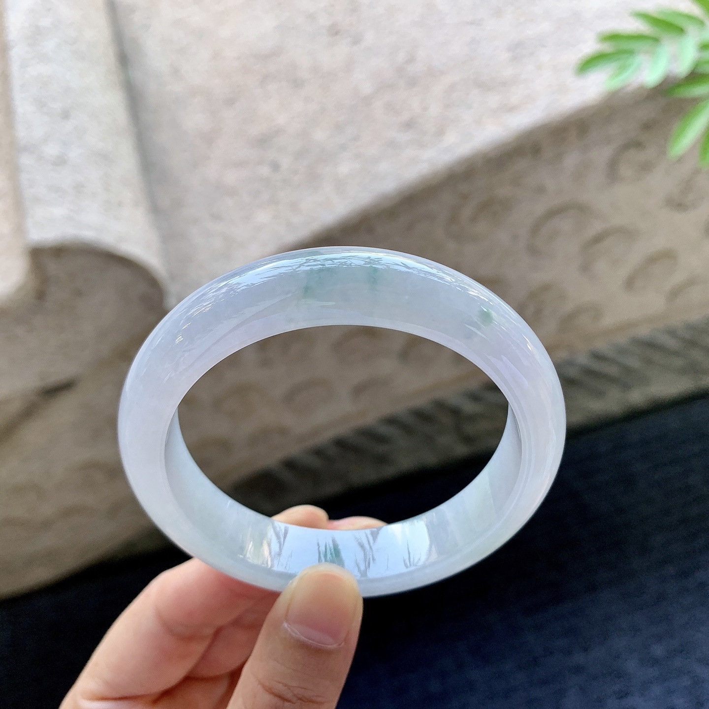 正圈54 55 圈口55.6/12.6/8 编码HJ092901 糯冰粉紫飘花，水润，种老，细腻，打灯有棉线