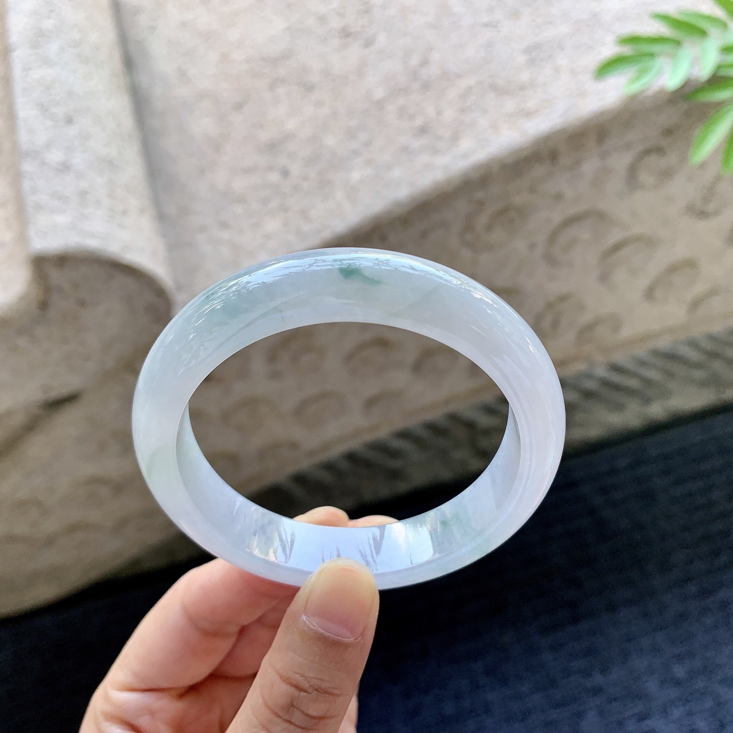正圈54 55 圈口55.6/12.6/8 编码HJ092901 糯冰粉紫飘花，水润，种老，细腻，打灯有棉线
