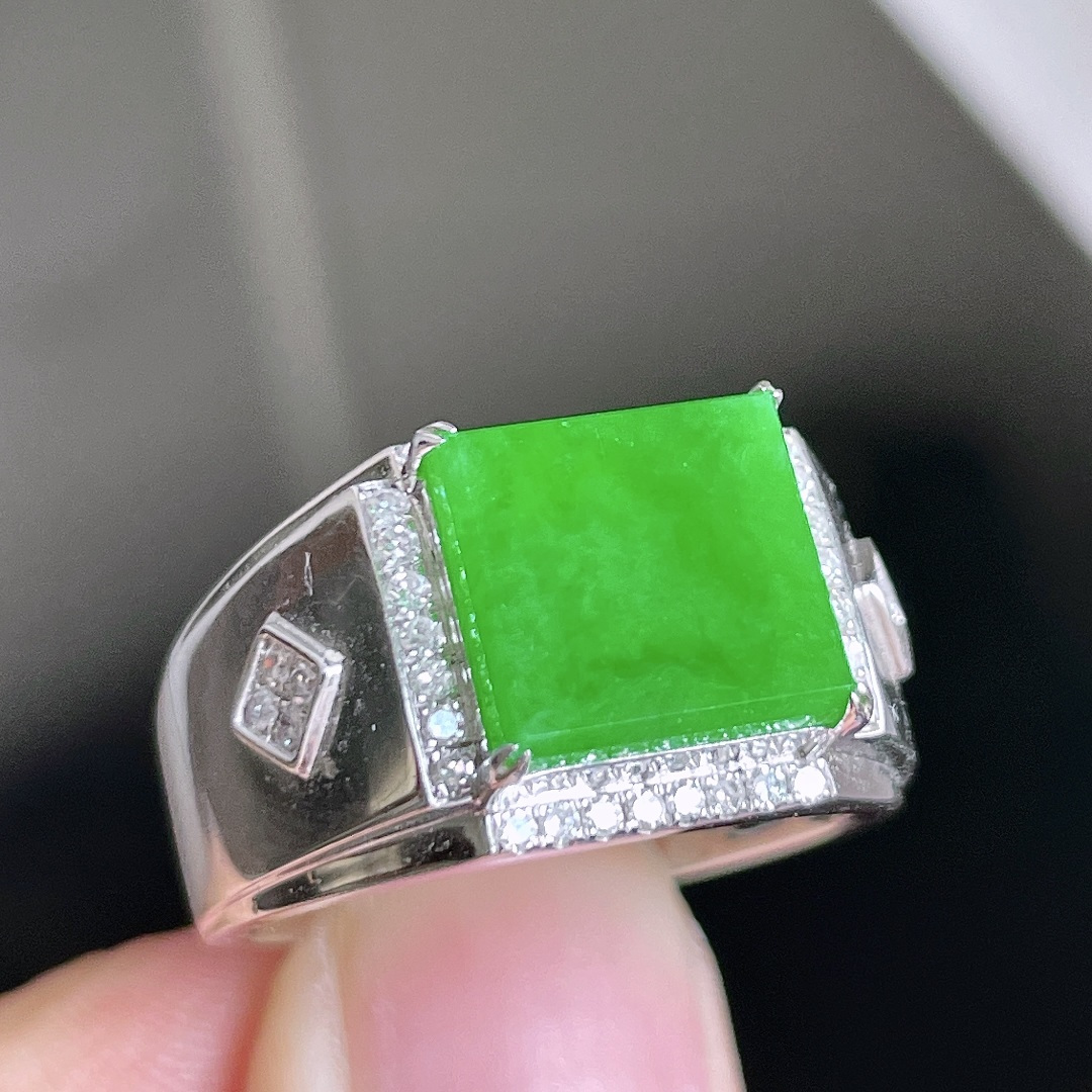 ️ 冰阳绿马鞍戒指 缅甸 无裂 色泽鲜艳 18k金镶嵌 整体 10/9.5 裸石 20