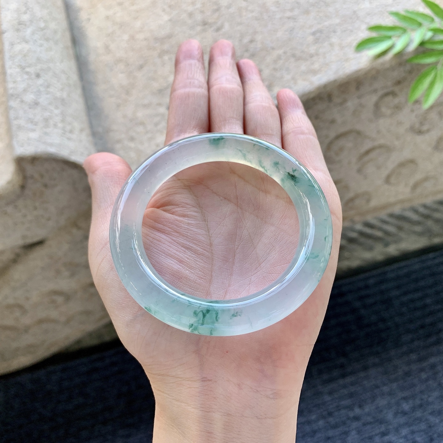 圆条51 52 圈口52.3/10.3/10.1 编码GJ092922 冰飘花，清透，水润，种老，细腻，打灯有絮线