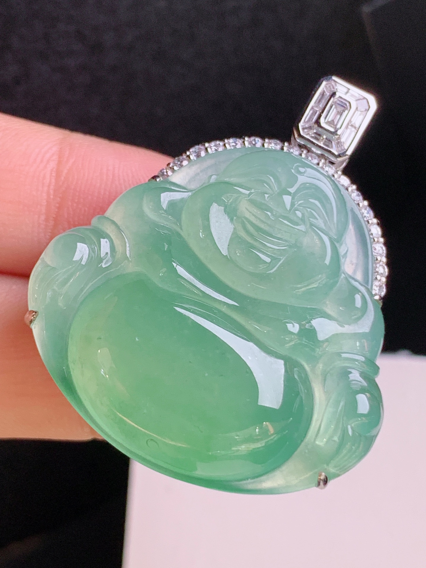 ️ 冰飘绿佛公吊坠，底色清新，光泽莹亮，开脸圆润，裸石31.1-33.7-5.240.6