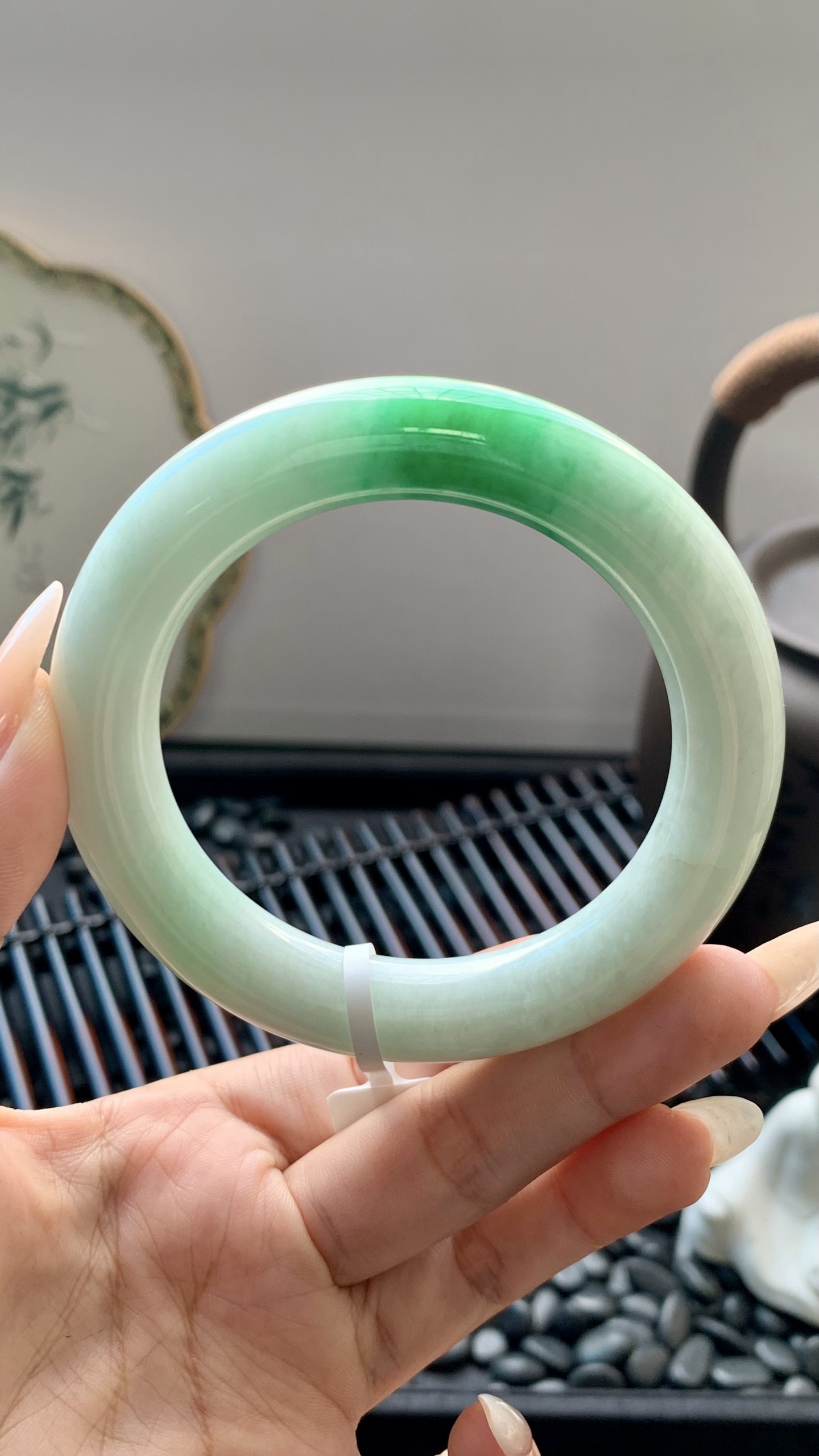 飘绿圆条手镯成品 B6928-1 尺寸：56-12-12