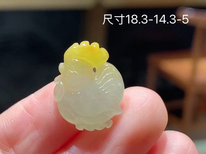 ️冰黄翡生肖鸡，无裂 尺寸，18.3-14.3-5