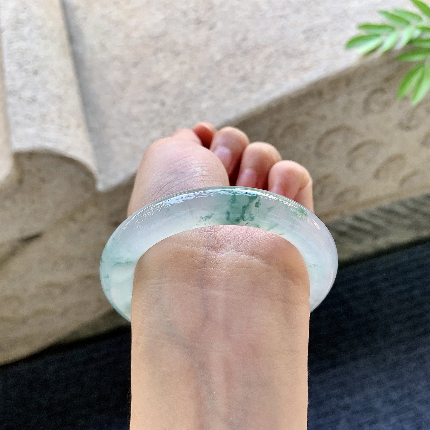 圆条51 52 圈口52.3/10.3/10.1 编码GJ092922 冰飘花，清透，水润，种老，细腻，打灯有絮线