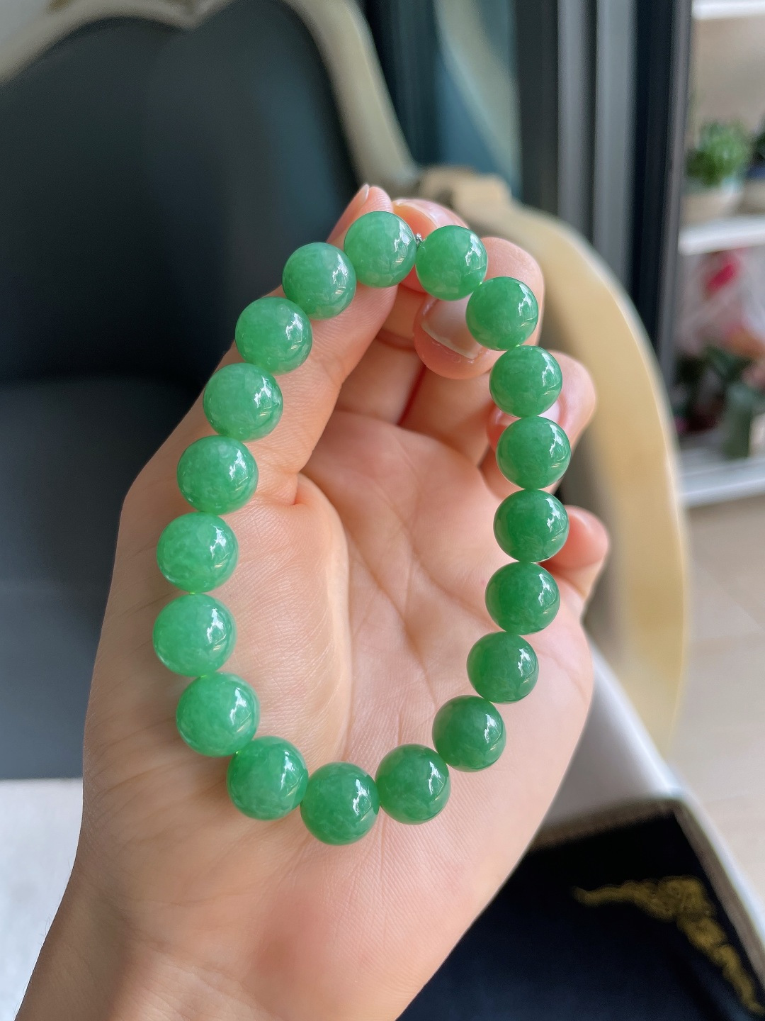 缅甸天然翡翠A货，冰满绿手串，尺寸：10mm。【编4768】