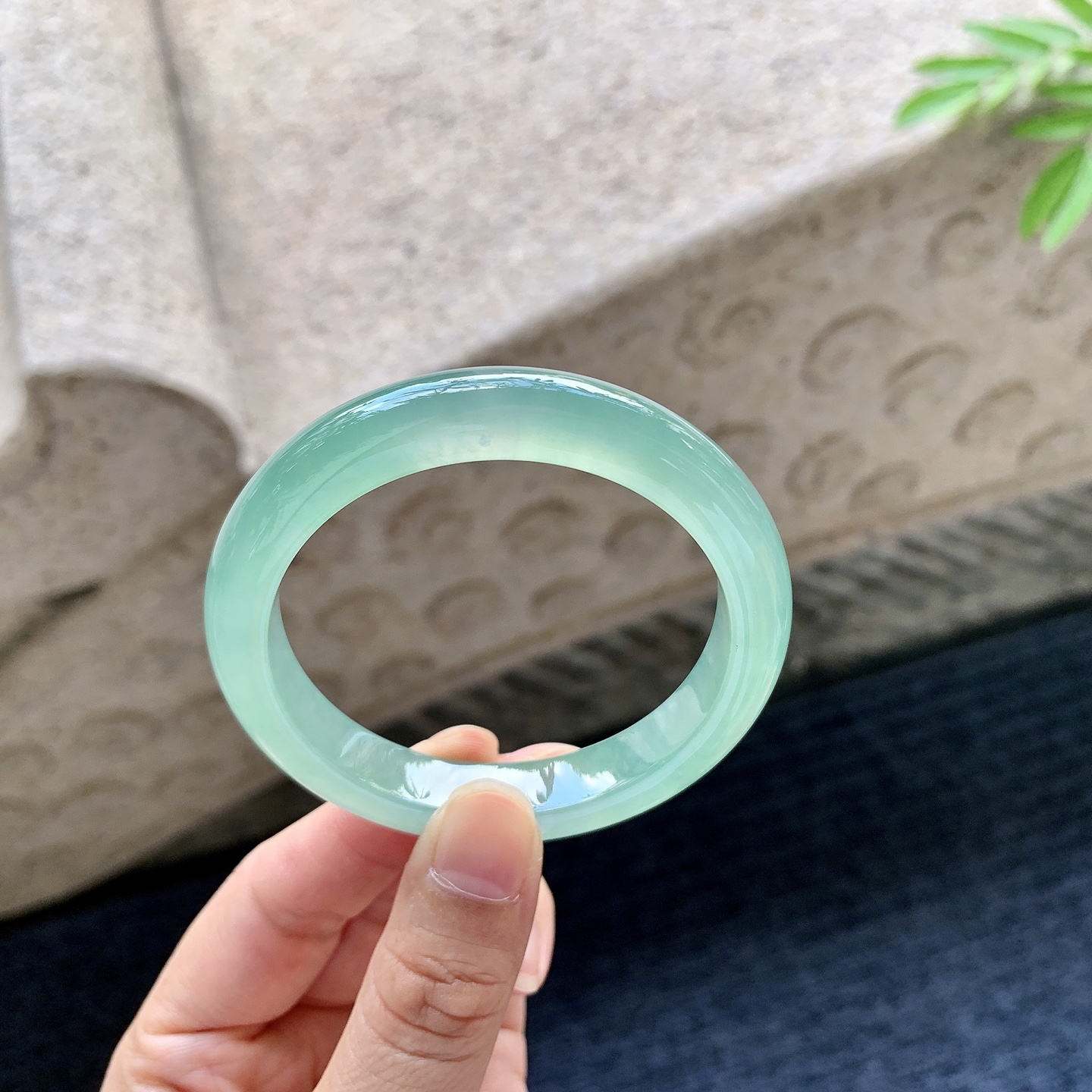 正圈50 51 圈口50.5/9.9/7.8 编码BA092949 冰果绿，色匀，水润，种老，细腻，无裂