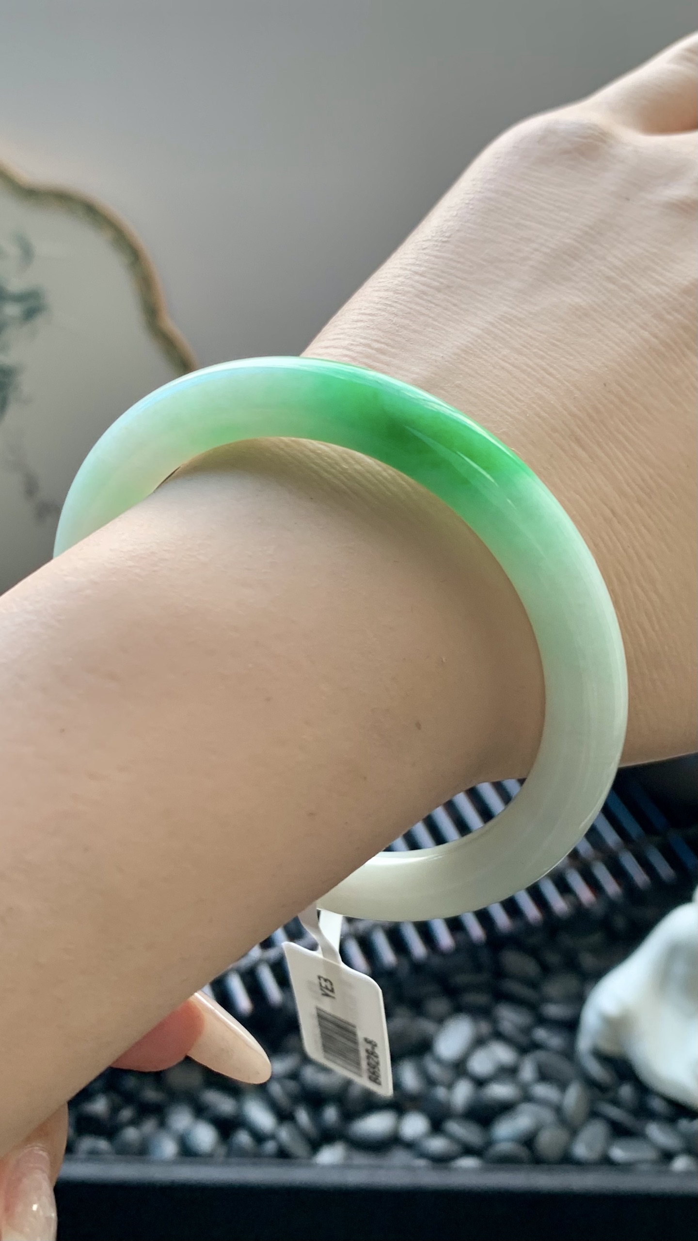 飘绿白底青美人条圆条手镯成品 B6928-8 尺寸：55.5-8-8