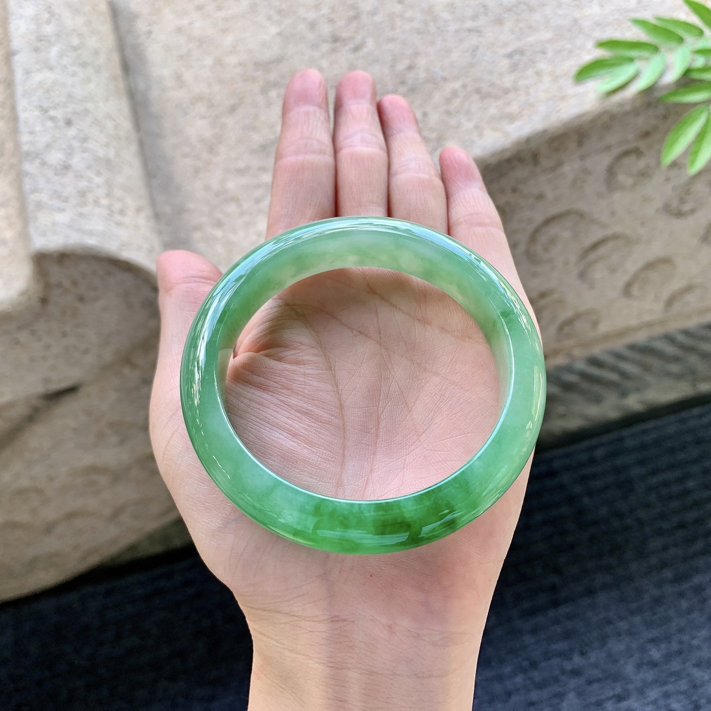 正圈58 59 圈口59/13.5/8.5 编码WW092927 冰糯辣绿，水润，种老，细腻，打灯有