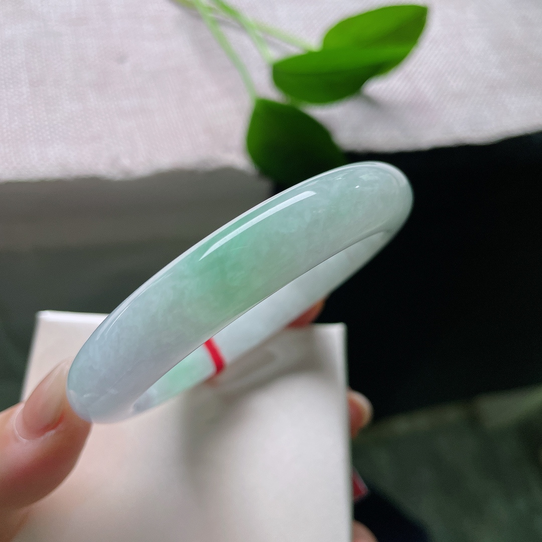 54.7/11.6/8.8，春彩正圈，一点皮纹，清新柔润，紫是柔暮，绿是新芽，将春日烟云凝于玉环，ss58352a