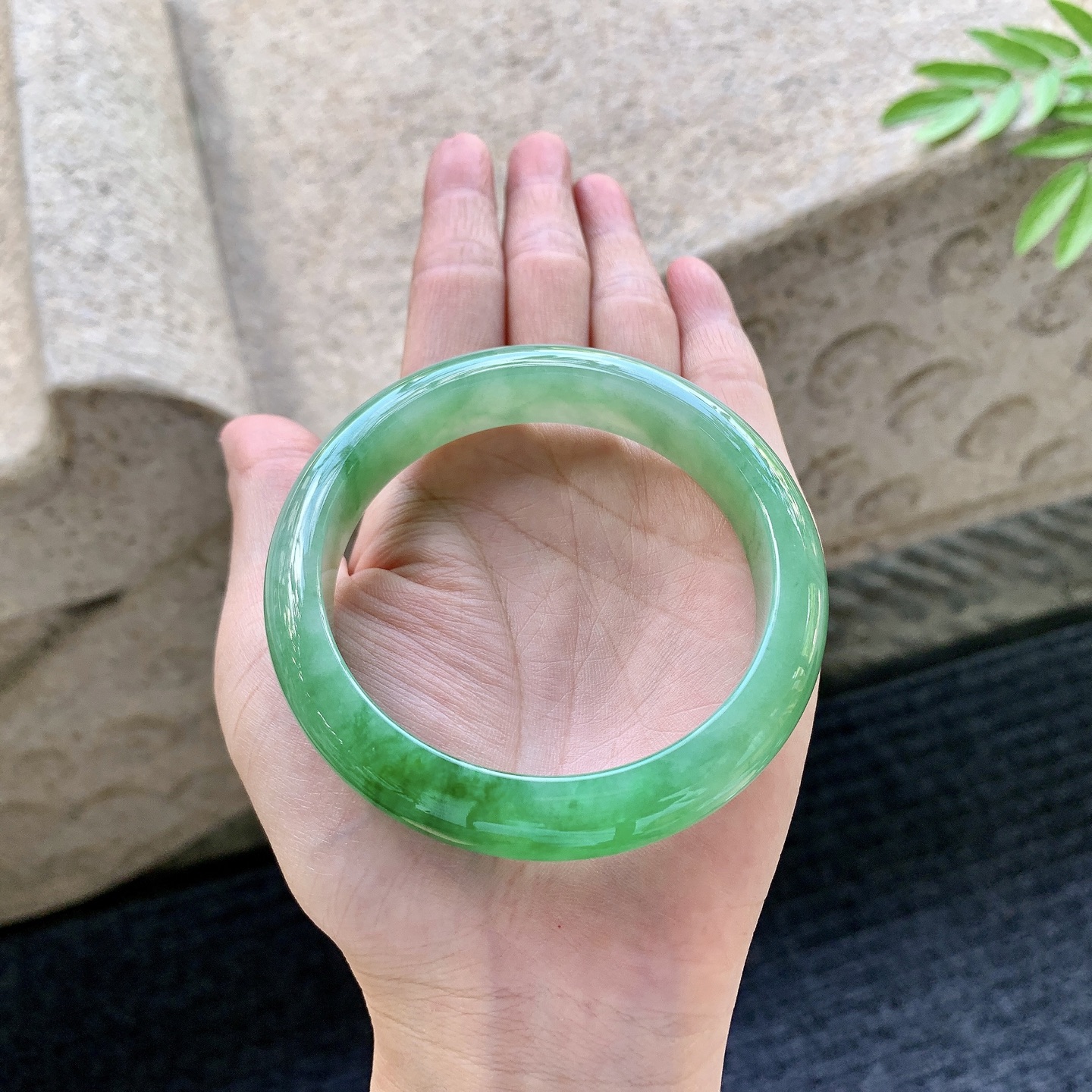 正圈58 59 圈口59/13.5/8.5 编码WW092927 冰糯辣绿，水润，种老，细腻，打灯有絮线