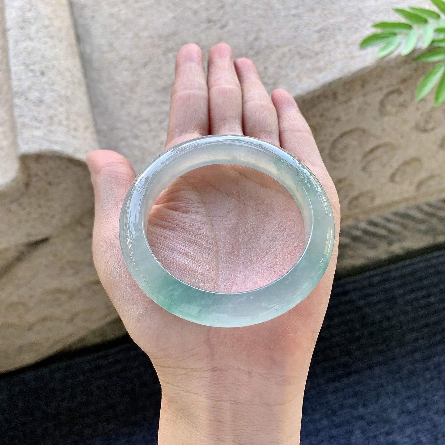 正圈53 54 圈口54.6/11.2/8.8 编码DZ092934 冰糯飘绿，清透，水润，种老，细