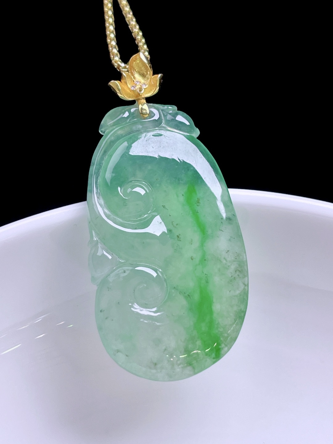 ️ 冰飘绿花如意 缅甸，无裂，花色灵动，18k金镶嵌 整体：38.3 裸石：32.8/18.4/4.3
