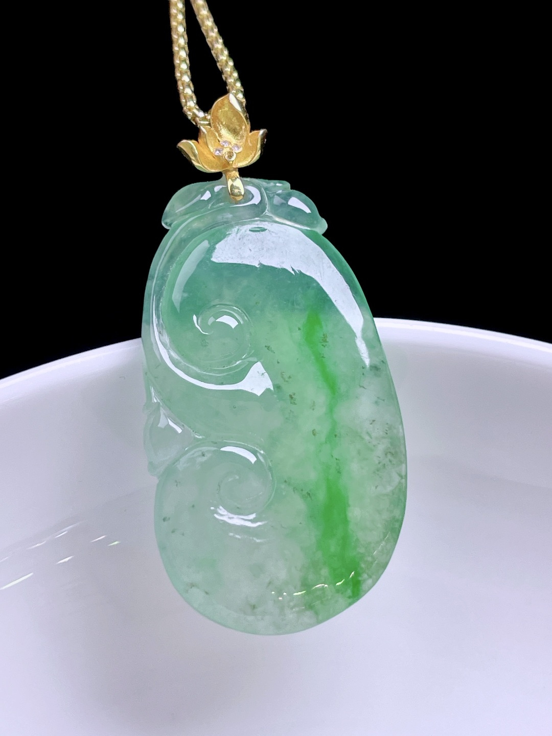 ️ 冰飘绿花如意 缅甸，无裂，花色灵动，18k金镶嵌 整体：38.3 裸石：32.8/18.4/4