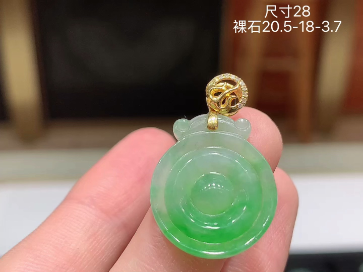 秒杀️18K 冰飘绿仿古牌吊坠 无裂, 尺寸，20.5-18-3.7