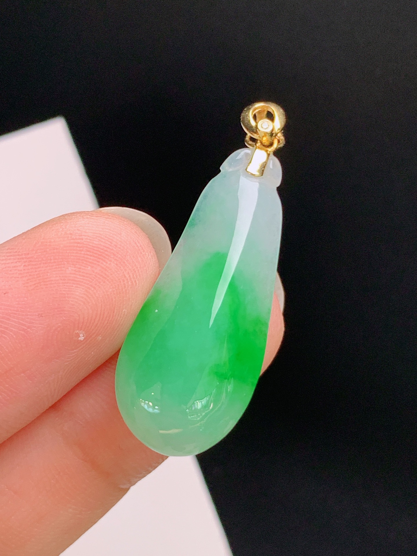 ️ 冰飘绿福瓜吊坠，翠色明艳，种水细腻，器型优美 裸石28.7-12.8-6 整体35.3 52