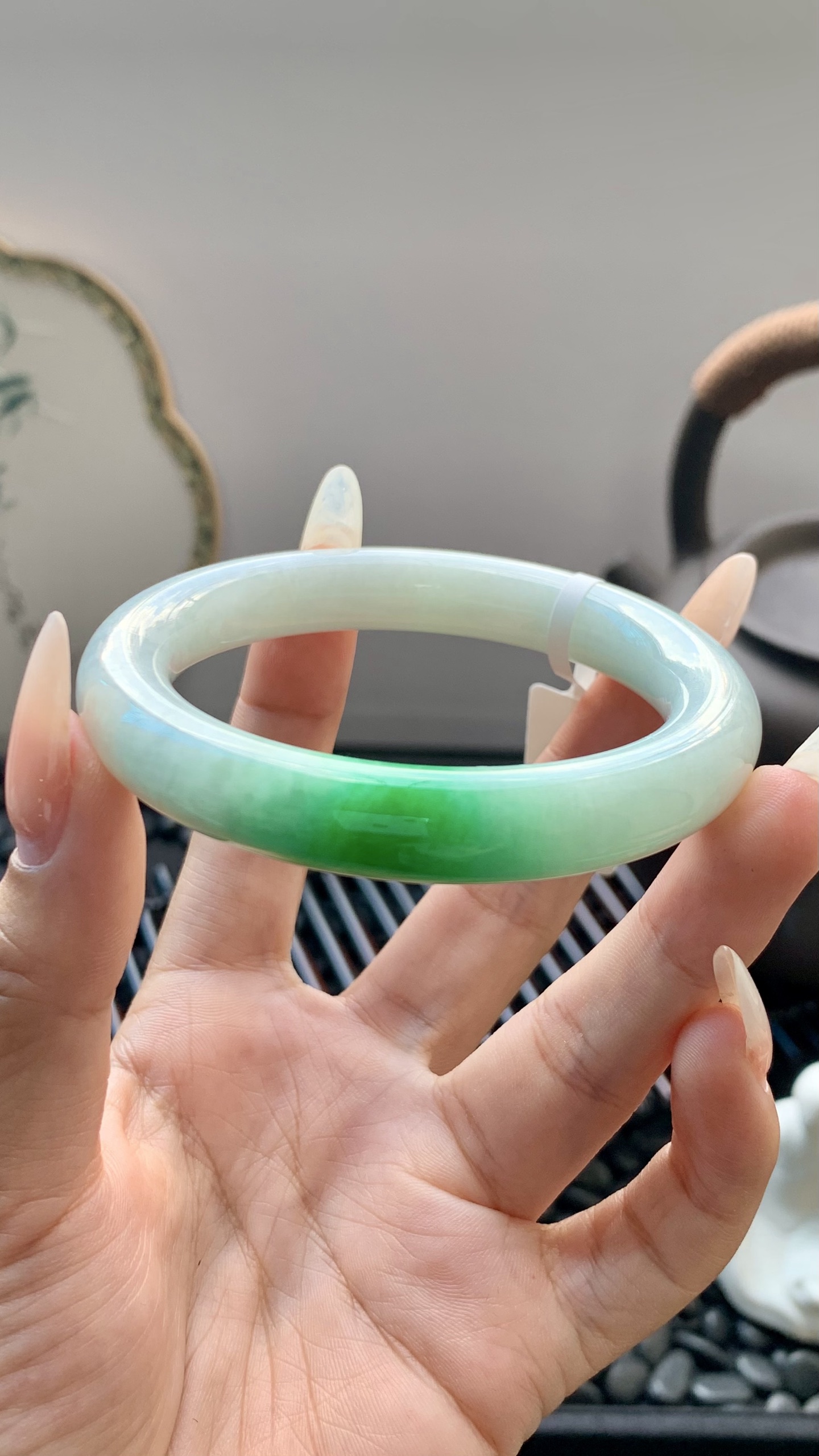 飘绿白底青圆条手镯成品 B6928-10 尺寸：54-10-10