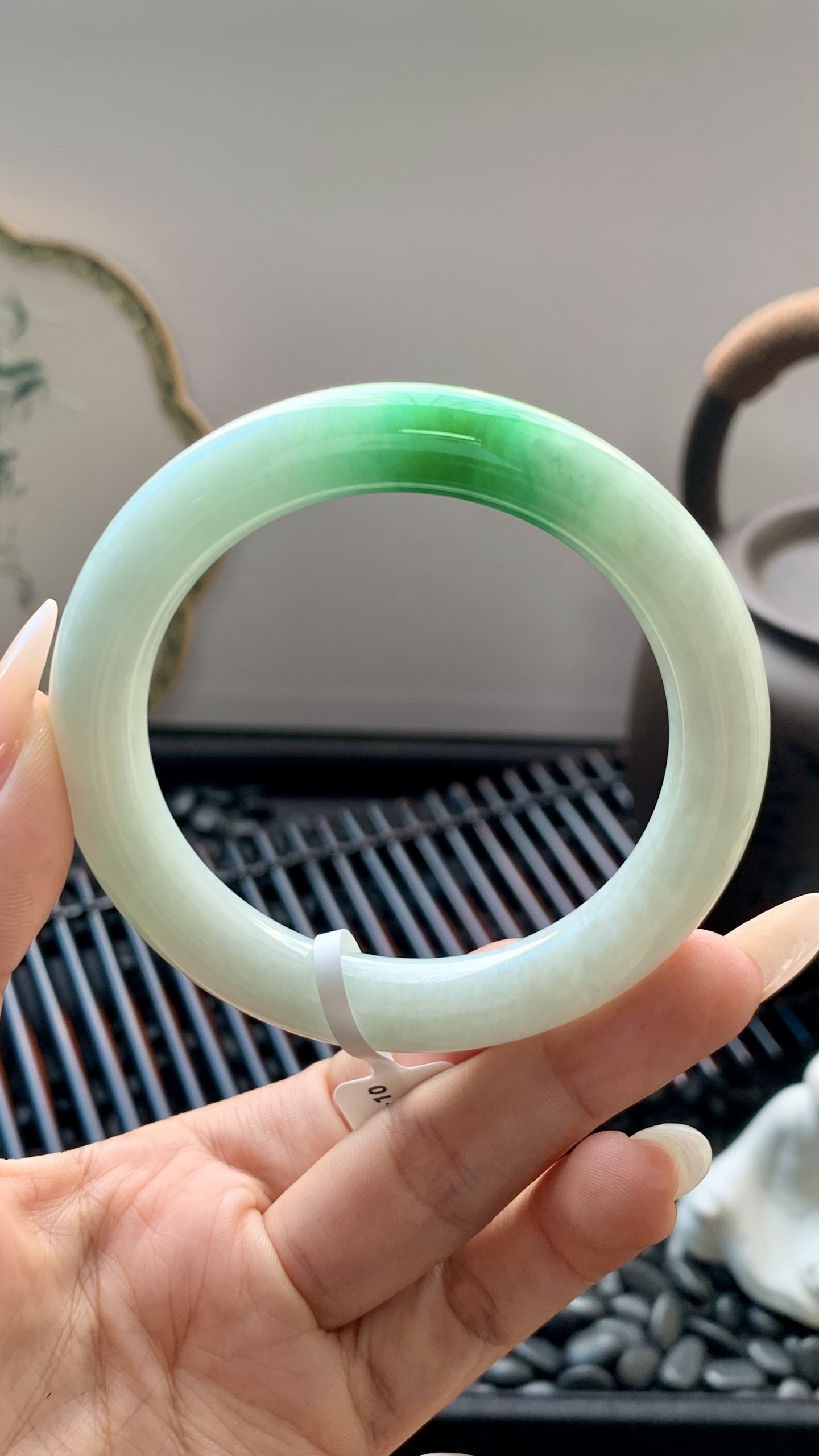 飘绿白底青圆条手镯成品 B6928-10 尺寸：54-10-10