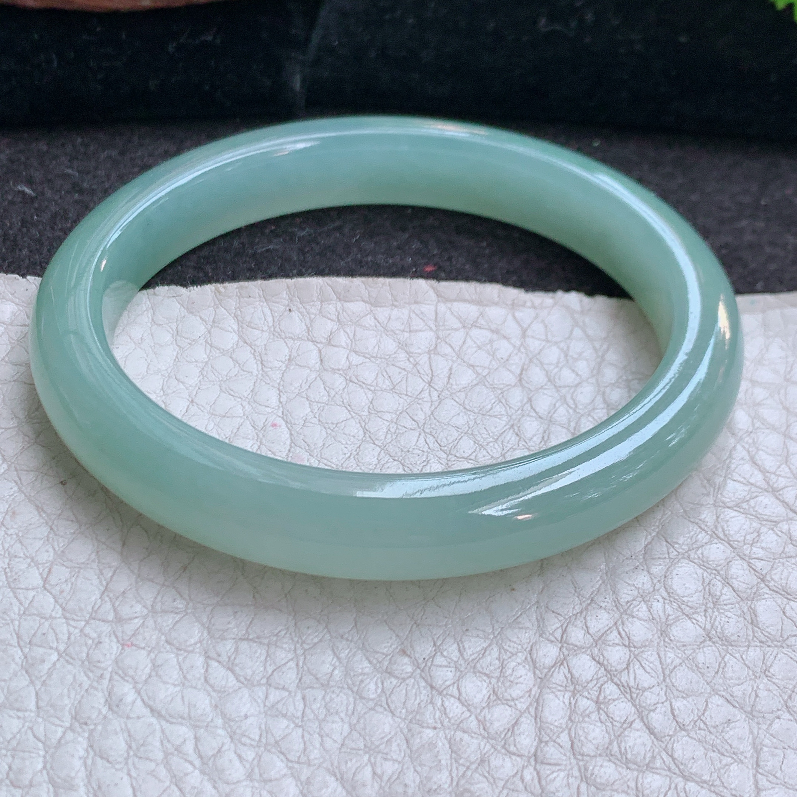 n小圈口52.5*47*9*7贵妃镯 缅甸翡翠a货玉手镯冰晴秀气蛋形玉手环