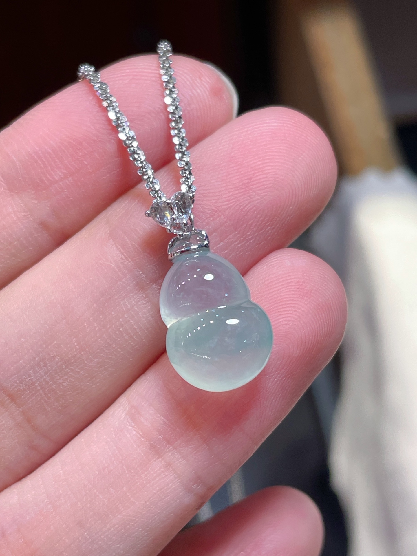 ️翡翠冰种葫芦吊坠，起荧光，种水好好，裸石很饱满，专挑好品相，18k镶嵌，15-10.3
