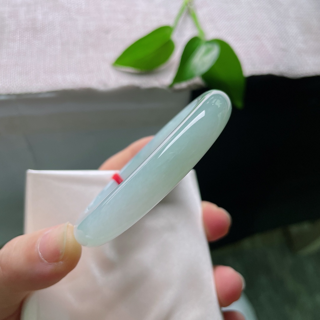 53.3/9.7/7.8，淡绿底正圈，一点棉线，纯净底色，干净通透，似雨后初晴的一汪静水，温柔安静，ss59091a